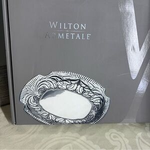 Wilton Armetale Silver-Tone Ornate Platter